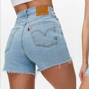 LEVIS RIBCAGE SHORT